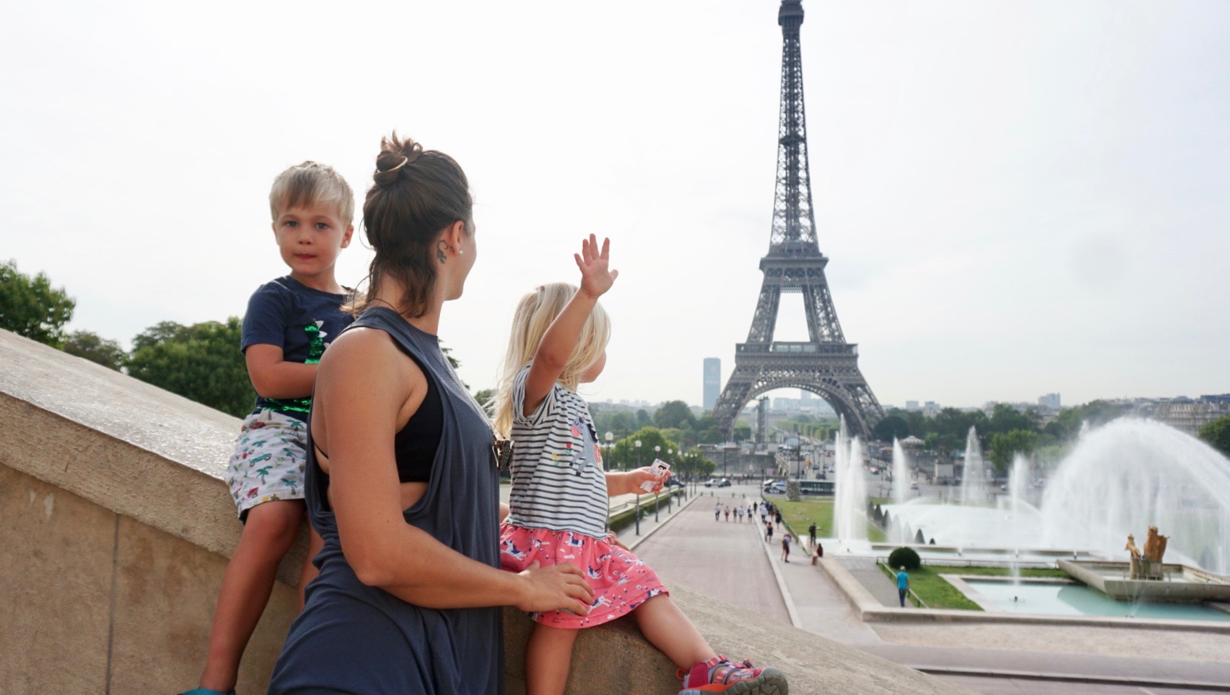 La Verita Su Parigi Con Bimbi Piccoli La Tela Di Carlotta